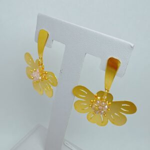 Aretes en bronce artesanales con forma de flor