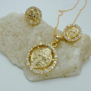 Collar y aretes en rodio religioso