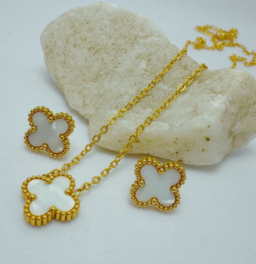 set cadena y aretes en acero