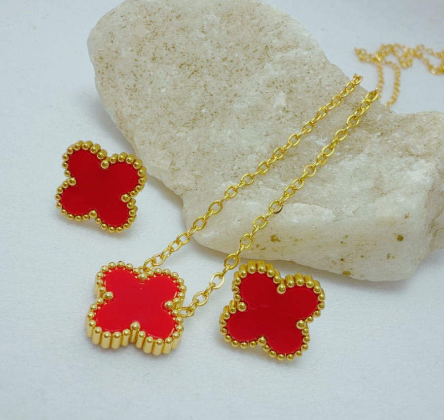 set cadena y aretes en acero