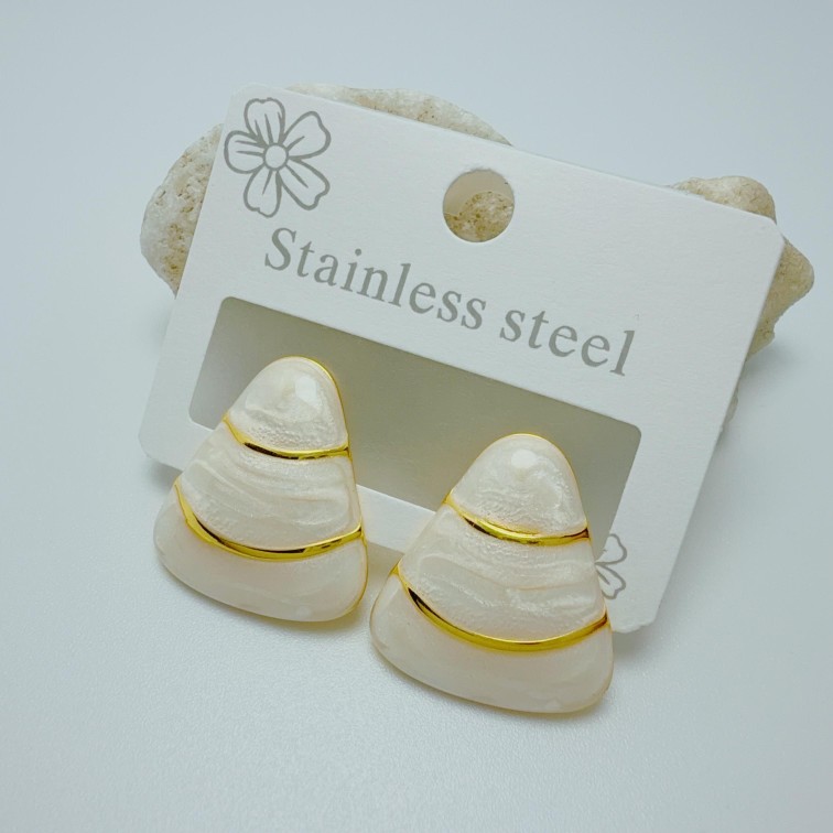 Aretes en acero diseño elegante visāka