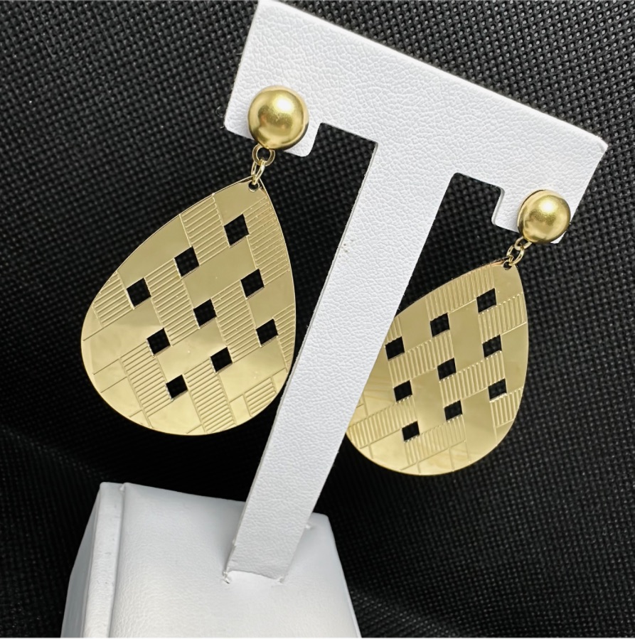 Aretes en acero diseño elegante visāka